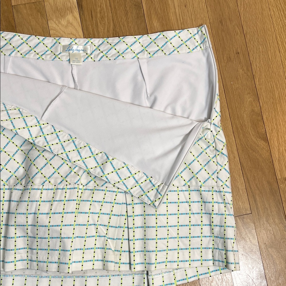 Lady Hagen White Tennis/Golf Skort with white stretch shorts underneath, Size 14 - Picture 7 of 8